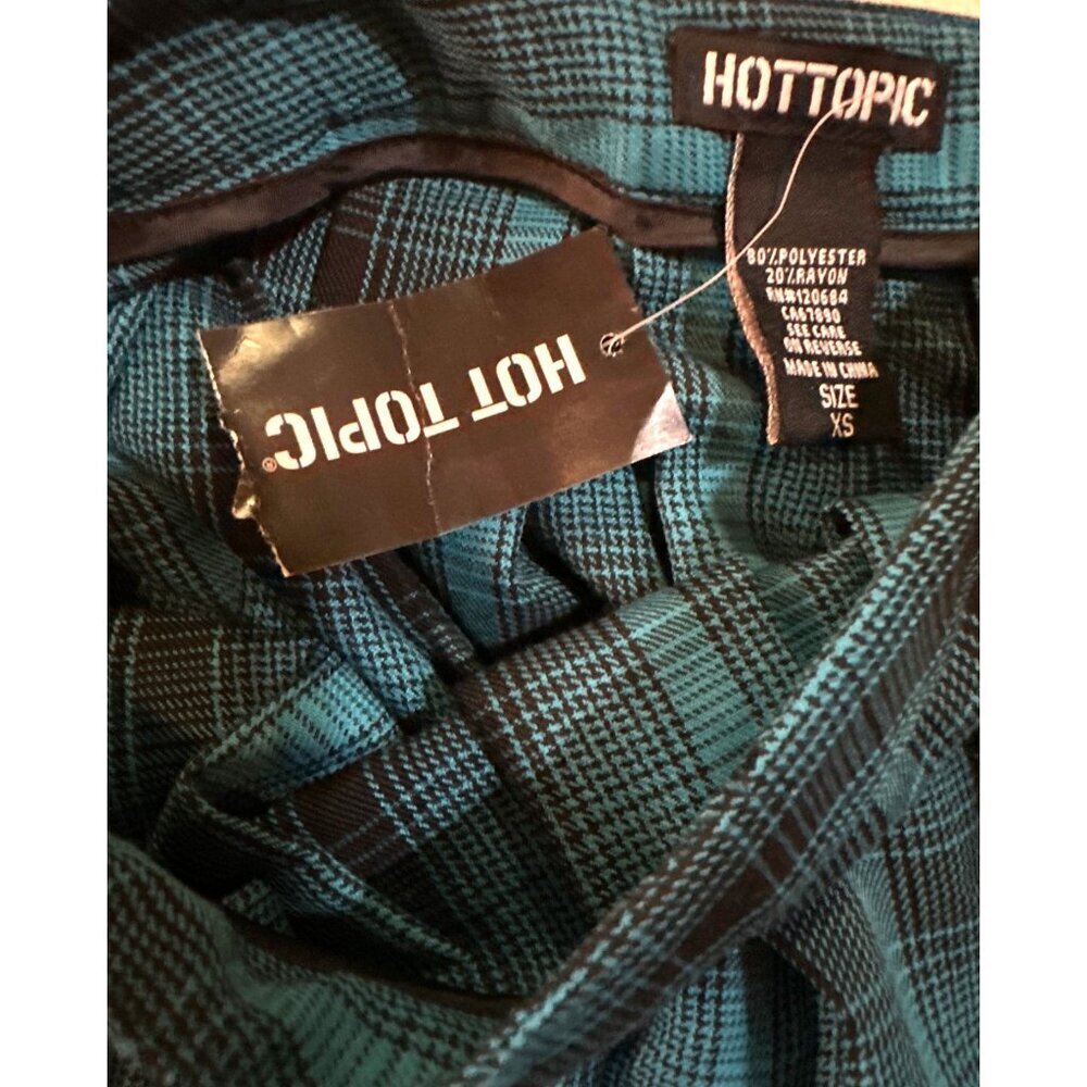Hot Topic Blue & Black Plaid Pleated Skirt with Chain XS Juniors - Picture 2 of 3